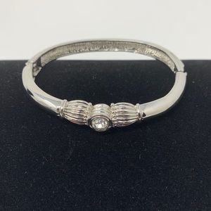 Adorable silver tone bracelet with crystal